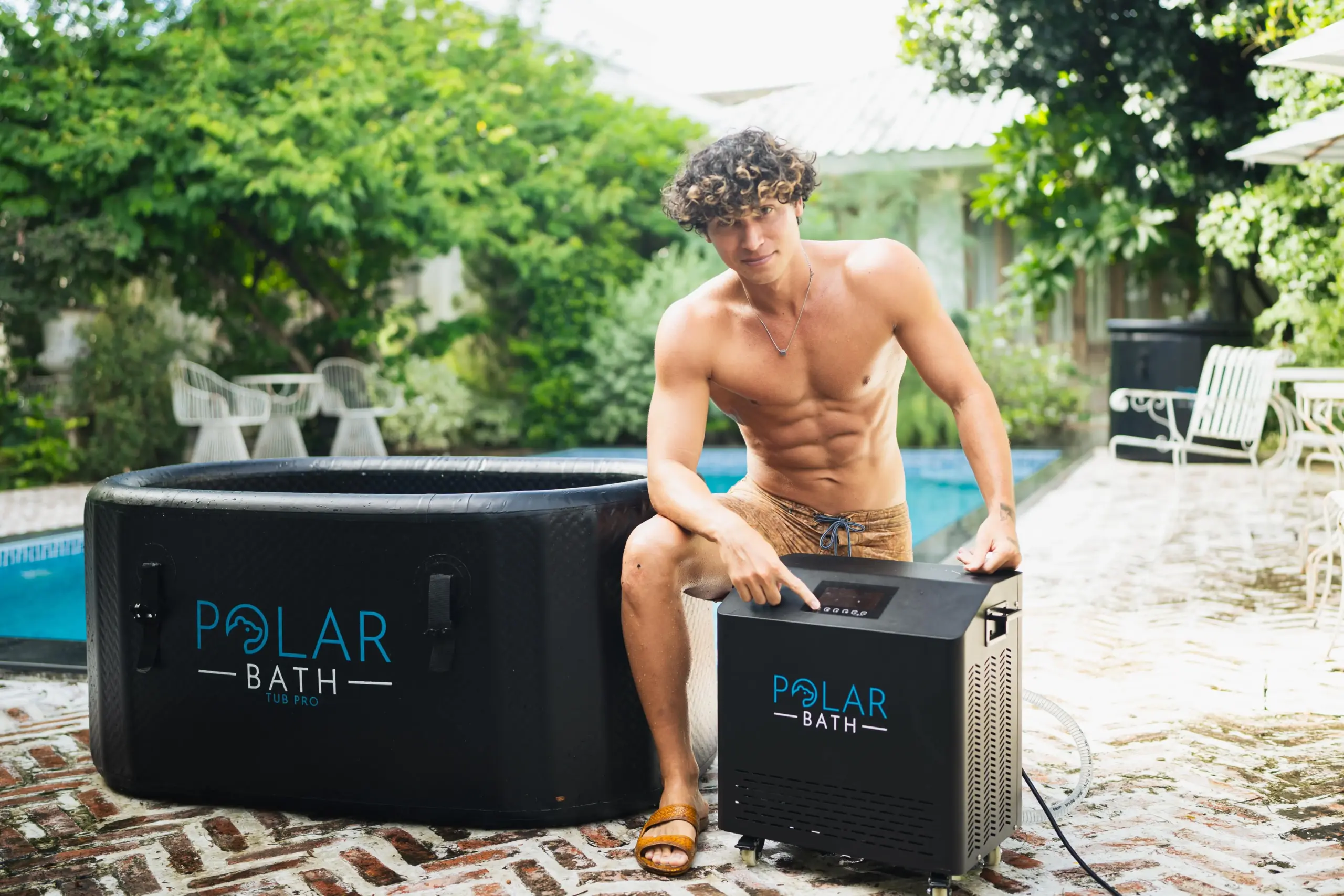 Polar Bath Tub for a luxurious plunge